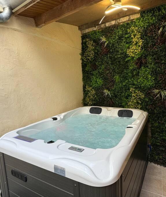 Luxury Room - Havre De Paix Avec Jacuzzi Prive Bar-le-Duc Buitenkant foto